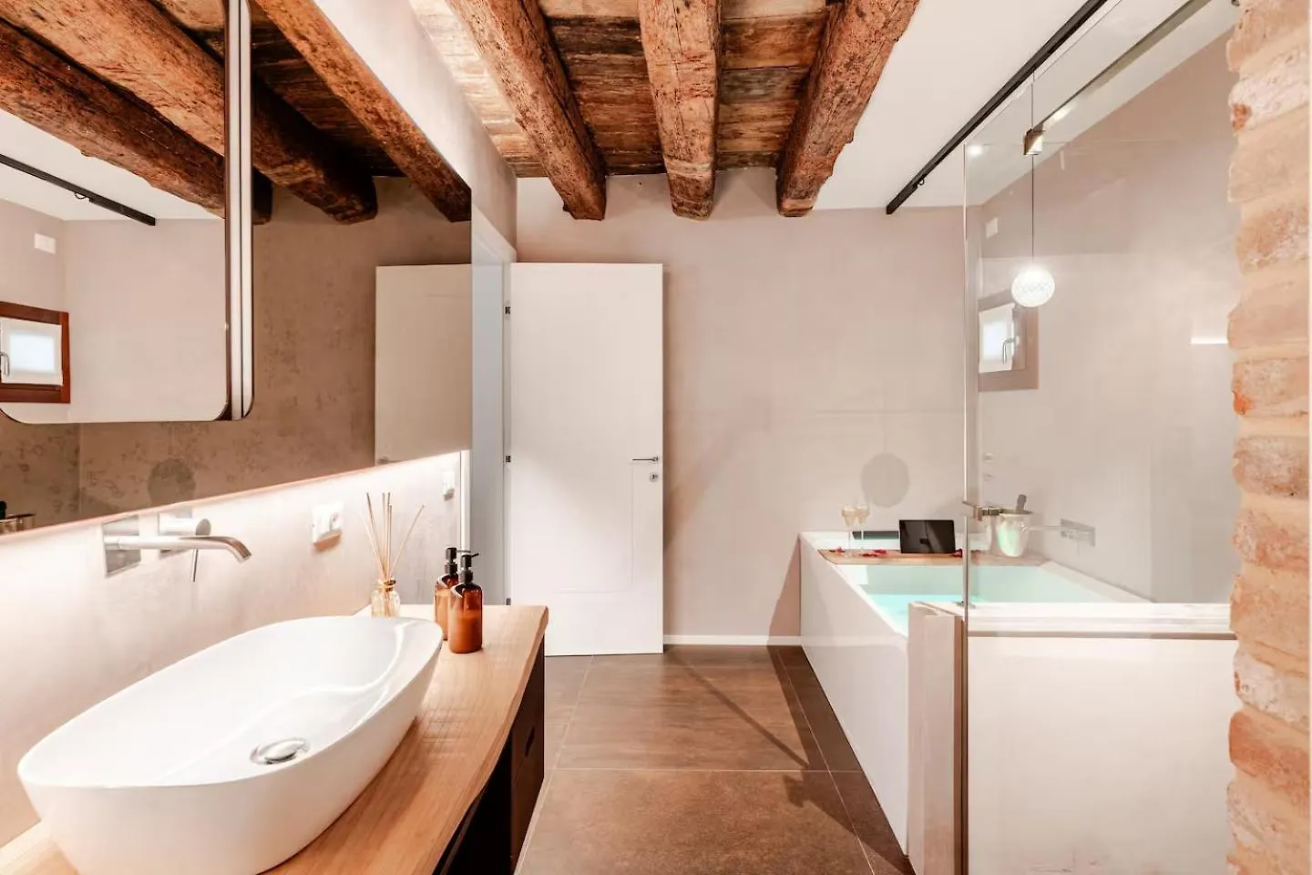 Apartman Venice Luxury Suite - Private Jacuzzi And Design
